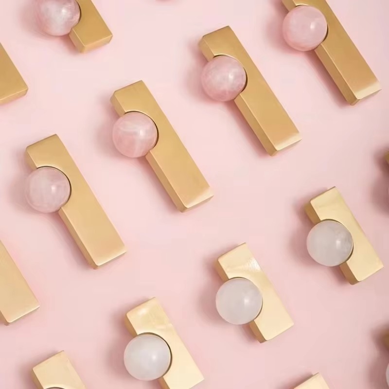 Furniture Hardware Drop Pulls - Biała kryształowa kula + mosiężne uchwyty